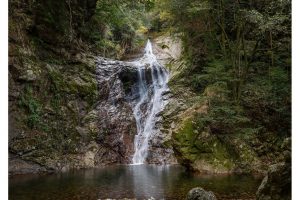 Wasserfall am Ende des Yakushitani, Shikoku, Japan (SL2-S)