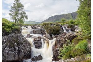 Etive River Waterfall, Glencoe, Schottland (OM-1)
