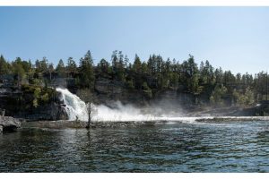zufällig gefundener Wasserfall der Rauma (ohne Parkplatz) im Romsdalen, Norwegen (X1DII)