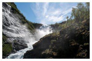 Kjosfossen, im Myrdal bei Flåm, Norwegen (X1DII)
